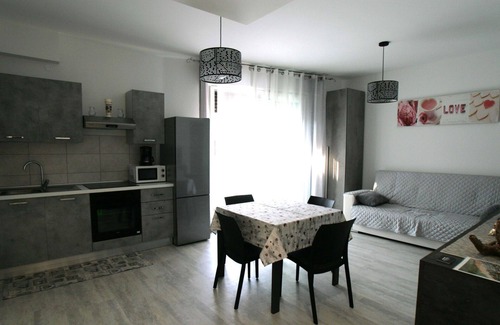 Reschigliano Apartment | Cozy Apartment for 6 with Pool, Ocean View & Balcony