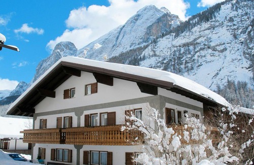 Penia Apartment | Cozy Apartment for 6 with Balcony, TV, and Kitchen Access