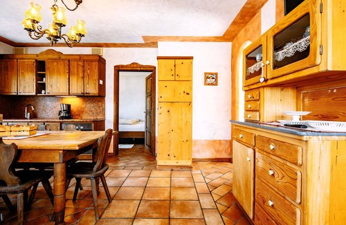 Coredo Apartment | Pet-Friendly Apartment for 6 with Lake View & Terrace