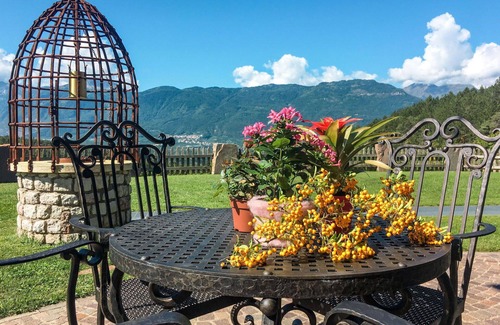 Coredo Apartment | Pet-Friendly Apartment for 6 with Lake View & Terrace
