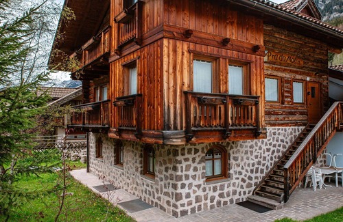 Fontanazzo Apartment | Inviting Apartment for 6 with WiFi, Balcony & Parking