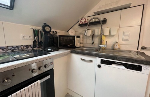 Drassmarkt Apartment | Comfortable Apartment for 6 with WIFI and Pet-Friendly Stay
