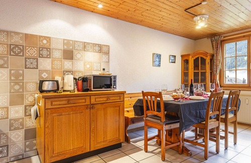Champery Apartment | Spacious Apartment for 7 with Panoramic Views and WIFI