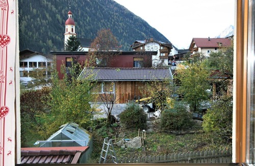 Neustift Im Stubaital Apartment | Cozy Apartment for 7 with Balcony, Parking & Free WIFI