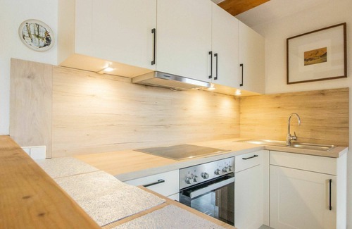 Axams Apartment | Cozy Apartment for 7 with Balcony and Lake Views