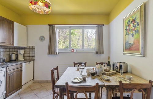 Riazzino Apartment | Spacious Apartment with WIFI, Patio, Pets & Lake View