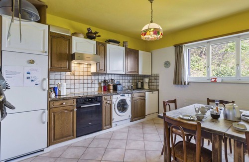 Riazzino Apartment | Spacious Apartment with WIFI, Patio, Pets & Lake View