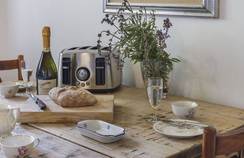 Riazzino Apartment | Spacious Apartment with WIFI, Patio, Pets & Lake View