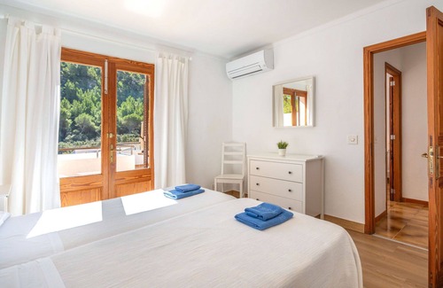 Cala Carbo Apartment | Spacious Apartment for 8 with Pool, Ocean View & A/C