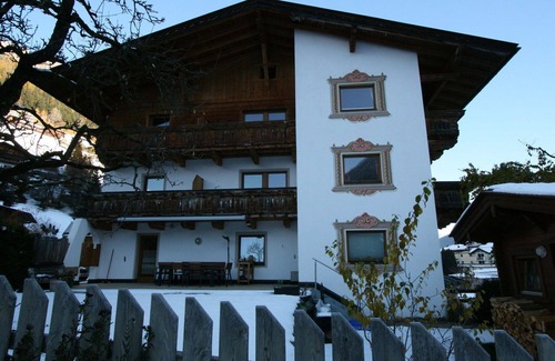 Neustift Im Stubaital Apartment | Cozy Apartment for 9 with WIFI, Balcony, and Parking