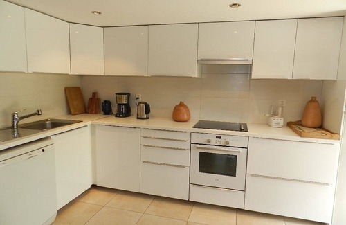 Gstaad Apartment | Spacious Apartment for 9 with WIFI, Balcony & Parking