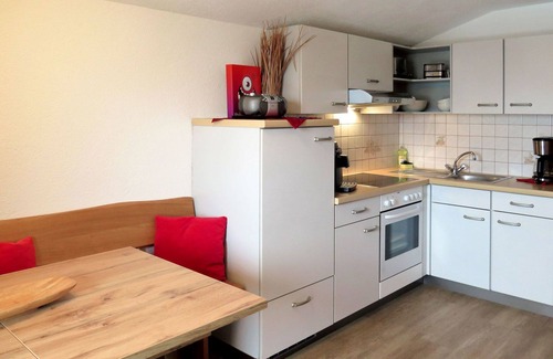 Emberg Apartment | Stylish Apartment for 6 with WIFI, Balcony & Parking