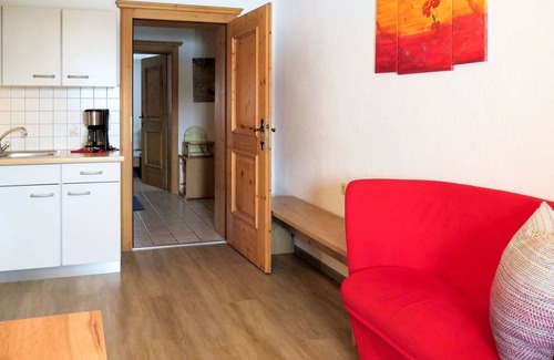 Emberg Apartment | Stylish Apartment for 6 with WIFI, Balcony & Parking