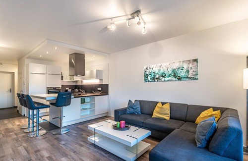 Annenheim Apartment | Cozy Apartment with Balcony, WIFI & Lake View for 3