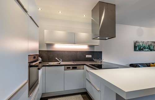 Annenheim Apartment | Cozy Apartment with Balcony, WIFI & Lake View for 3