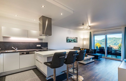 Annenheim Apartment | Cozy Apartment with Balcony, WIFI & Lake View for 3