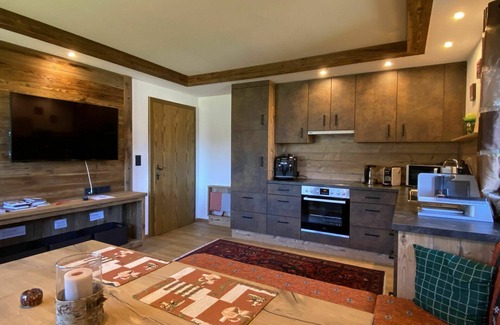 Schlitters Apartment | Cozy Apartment for 5 with Lake View, Balcony & WIFI