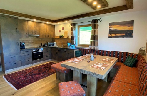 Schlitters Apartment | Cozy Apartment for 5 with Lake View, Balcony & WIFI