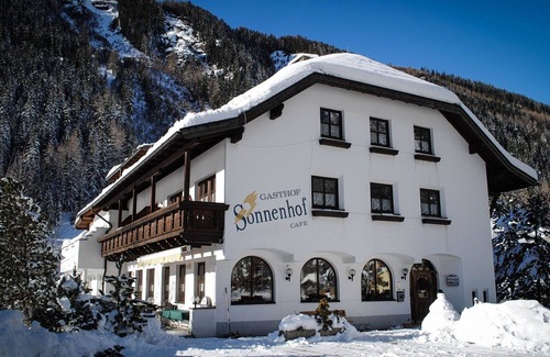 Kaunertal Apartment | Cozy Apartment for 4 with Balcony, Pets Welcome & Parking