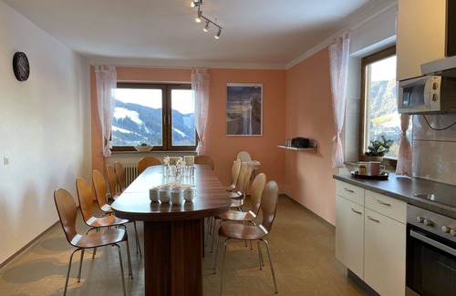Sonnenberg Apartment | Spacious Apartment for 14 with WiFi, Balcony & Pet Access