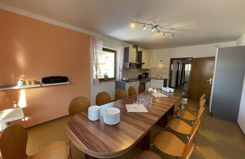 Sonnenberg Apartment | Spacious Apartment for 14 with WiFi, Balcony & Pet Access