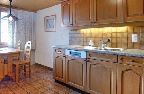 Beatenberg Apartment | Cozy Apartment for 6 with Balcony, Pets Welcome & Parking