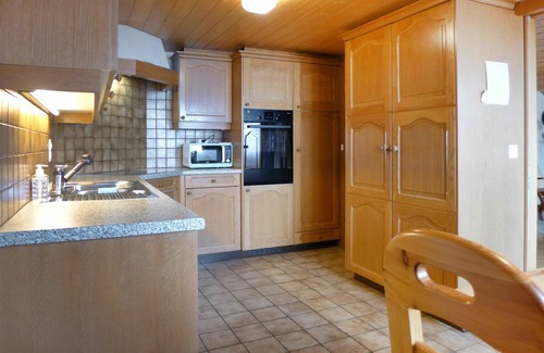 Beatenberg Apartment | Cozy Apartment for 6 with Balcony, Pets Welcome & Parking