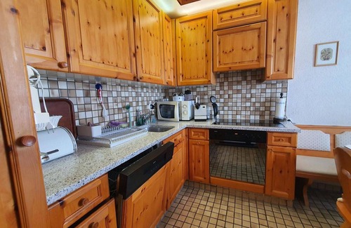 Lenzerheide Apartment | Stylish Apartment for 6 with Balcony, WIFI & Parking