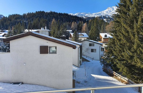 Lenzerheide Apartment | Welcoming Apartment for 4 with WIFI, Balcony & Parking