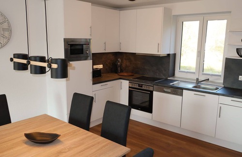 Wremen Apartment | Welcoming Apartment for 6 with Ocean View & Pet Friendly