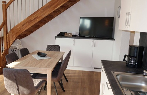 Wremen Apartment | Welcoming Apartment for 6 with Ocean View & Pet Friendly