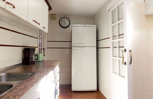 Benicassim Apartment | Stylish Apartment for 6 with A/C, WIFI & Kitchen Amenities