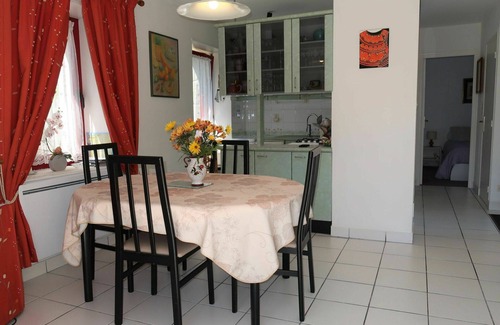 Pont-l'Abbe Apartment | Cozy Apartment with Ocean Views, Free WiFi and Parking