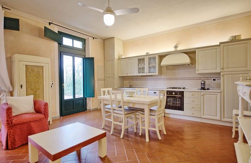 Castelfiorentino Apartment | Inviting Apartment for 4 with Pool, WIFI, and Lake Views