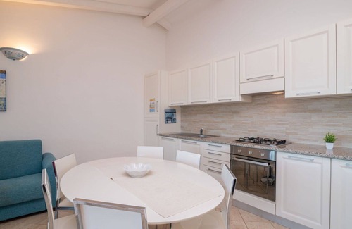 Porto Pozzo Apartment | Cozy Apartment for 6 with Pool, A/C, and Ocean Views
