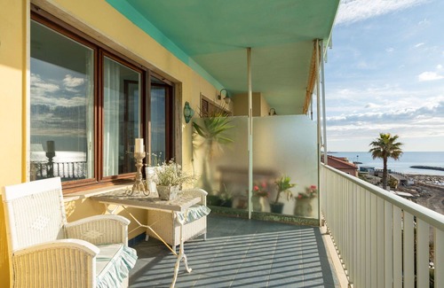 Riva Ligure Apartment | Cozy Oceanfront Apartment for 4 with WiFi and Balcony