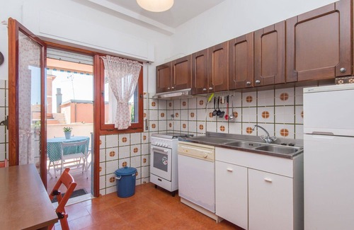 Torvaianica Apartment | Cozy Apartment for 4 with Ocean View, Terrace & Parking