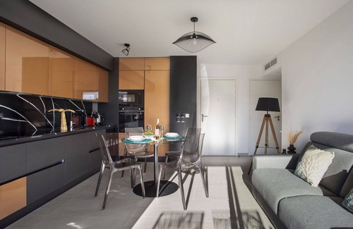 Cros-de-Cagnes Apartment | Cozy Oceanfront Apartment for 4 with WIFI and Terrace