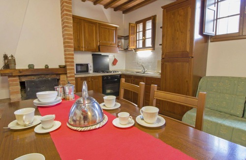 Rapolano Terme Villa | Inviting Villa Apartment for 6 with Pool & Modern Amenities