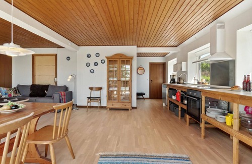Akirkeby Apartment | Cozy 1 Bedroom Oceanfront Retreat in Aakirkeby