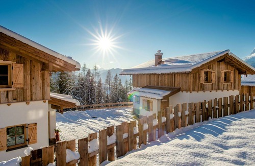 Pfarrwerfen House | Cozy Villa Apartment for 6 with WiFi, Terrace & Pets Welcome