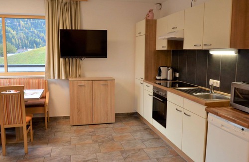 Sankt Anton am Arlberg Villa | Inviting Villa Apartment with WiFi, Balcony & Pet-Friendly