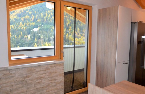 Sankt Anton am Arlberg Villa | Cozy Villa Apartment for 5 with Pets, WIFI & Balcony