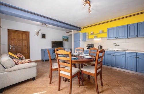 Katun Apartment | Family-Friendly 3 Bedroom Retreat with Pool in Baderna