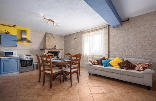 Katun Apartment | Family-Friendly 3 Bedroom Retreat with Pool in Baderna