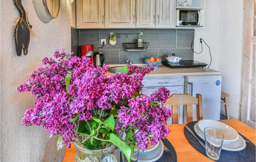 Dabki Apartment | Cozy Apartment in Bobolin with Kitchen for Families