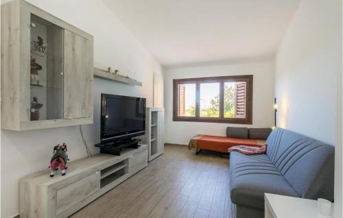 Comiso Apartment | Inviting Apartment in Comiso with Pool and Kitchen Amenities