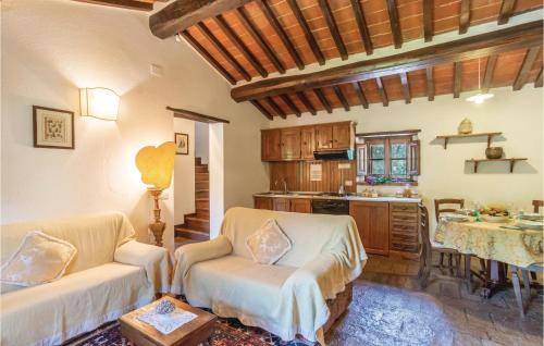 San Pietro a Cegliolo Apartment | Cozy Apartment in Cortona with Wifi and Pool Access