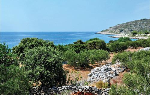 Drvenik Mali Apartment | Family-Friendly 4 Bedroom Apartment in Drvenik Mali