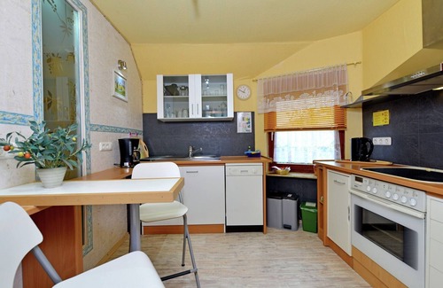 Bad Pyrmont Apartment | Cozy Wooded Apartment with Terrace and Family Amenities